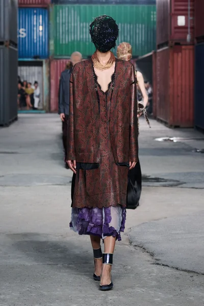 Look 60